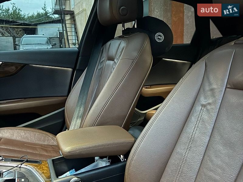 Седан Audi A4 2018 в Монастыриске