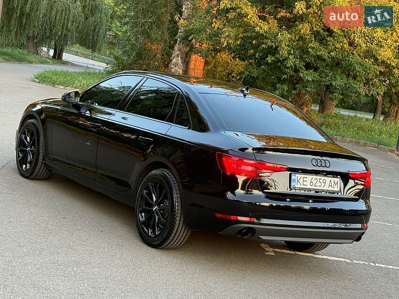Седан Audi A4 2018 в Кривом Роге
