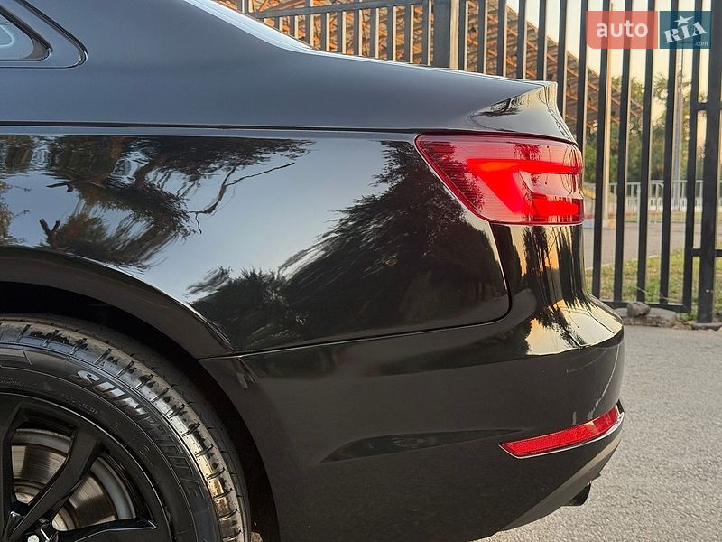 Седан Audi A4 2018 в Кривом Роге