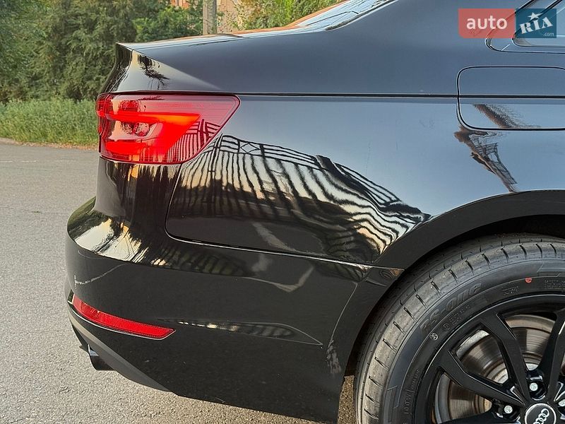 Седан Audi A4 2018 в Кривом Роге