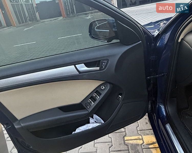 Седан Audi A4 2013 в Бучі