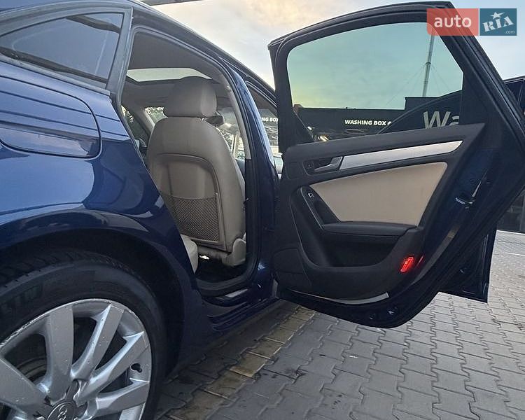 Седан Audi A4 2013 в Бучі