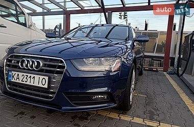 Седан Audi A4 2013 в Бучі
