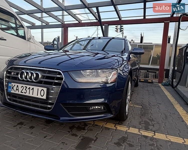 Седан Audi A4 2013 в Бучі