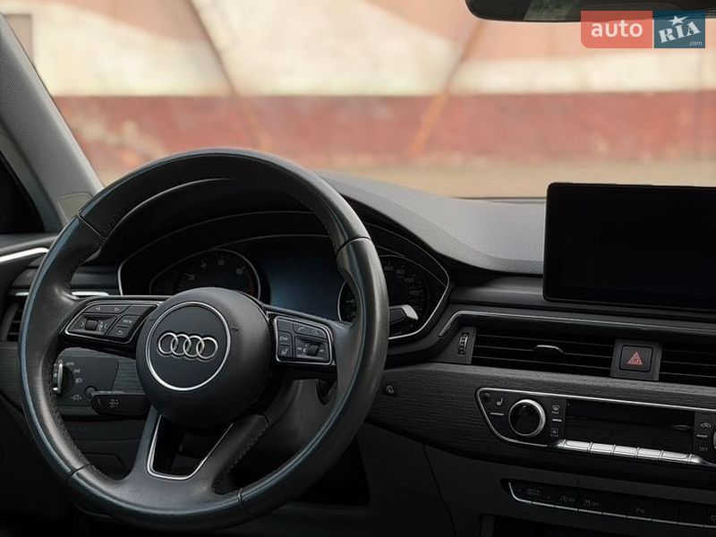 Седан Audi A4 2018 в Бурштині