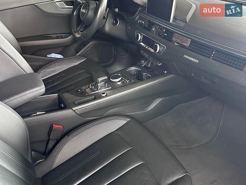 Седан Audi A4 2018 в Киеве