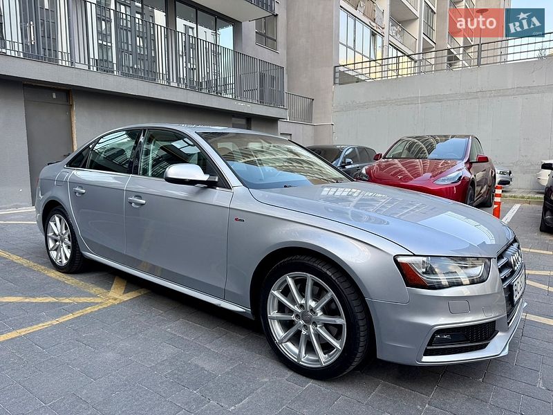 Седан Audi A4 2015 в Львове