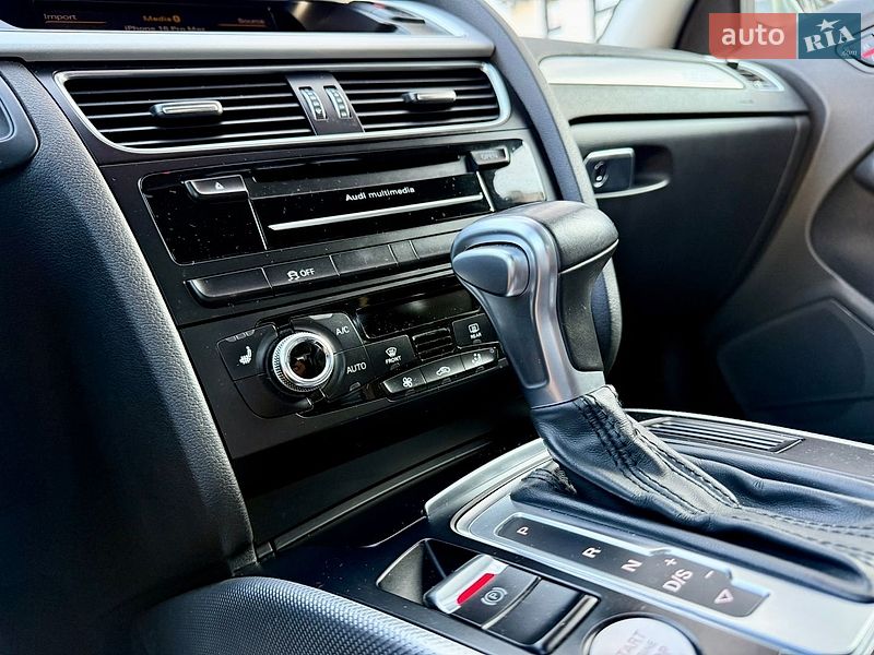 Седан Audi A4 2015 в Львове