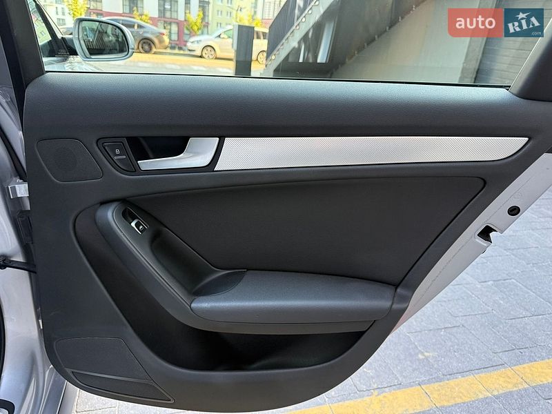 Седан Audi A4 2015 в Львове