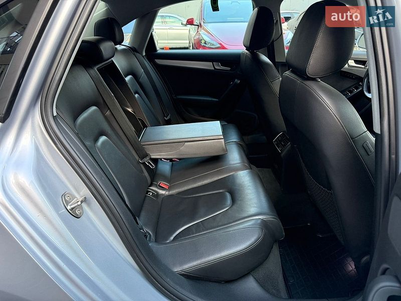 Седан Audi A4 2015 в Львове