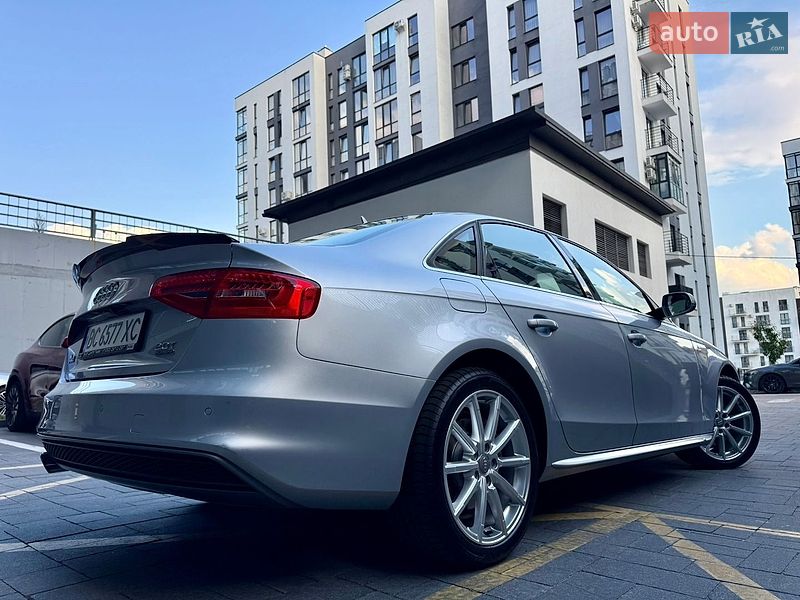 Седан Audi A4 2015 в Львове
