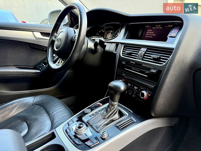 Седан Audi A4 2015 в Львове