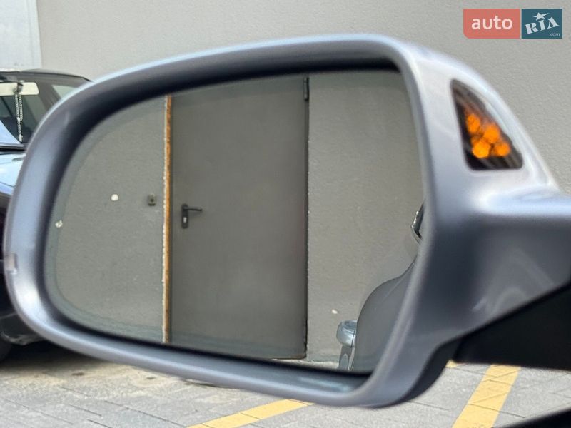 Седан Audi A4 2015 в Львове