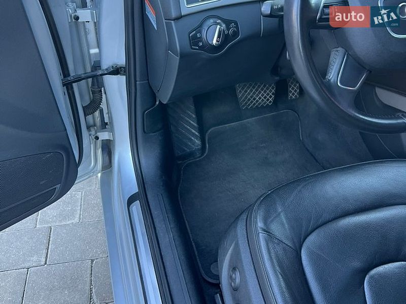 Седан Audi A4 2012 в Сумах