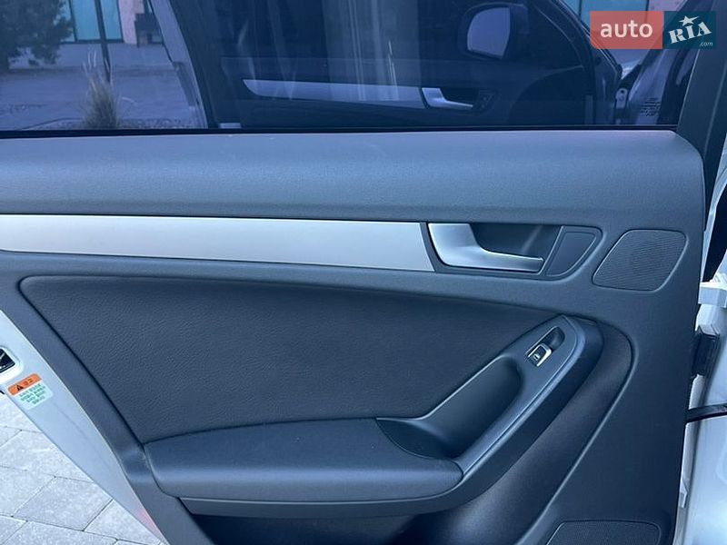 Седан Audi A4 2012 в Сумах