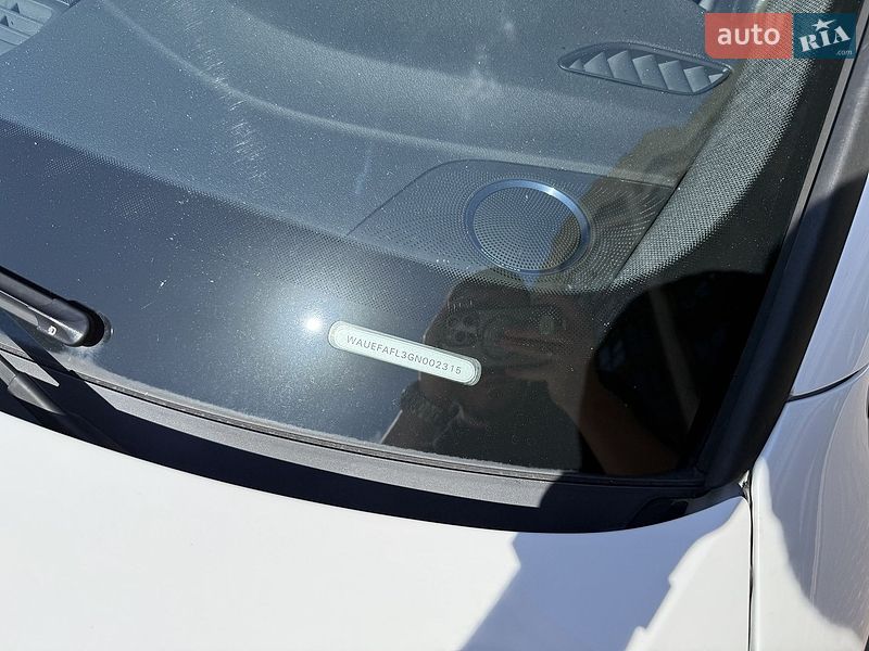 Седан Audi A4 2015 в Киеве
