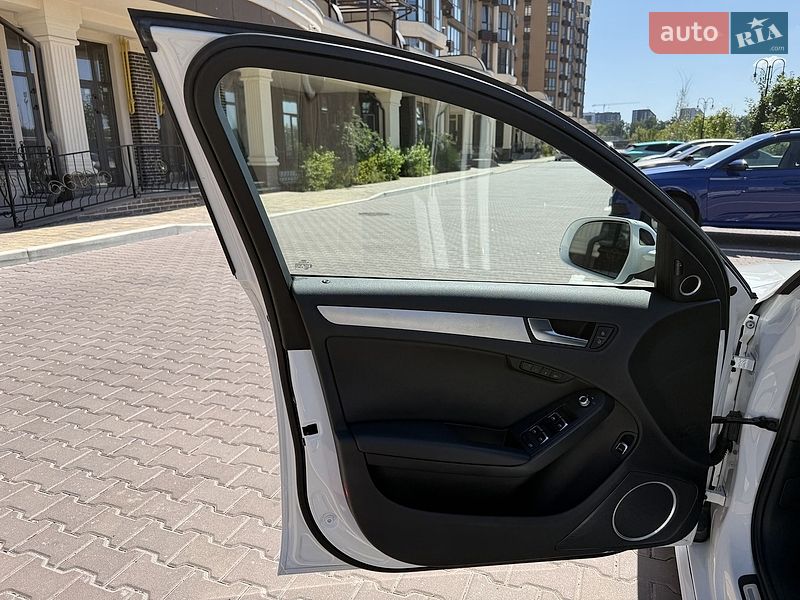 Седан Audi A4 2015 в Киеве