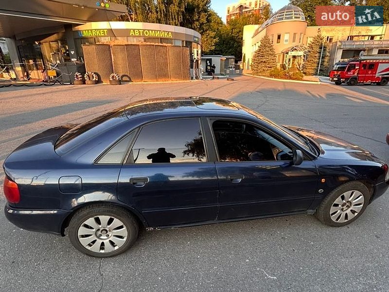 Седан Audi A4 1995 в Харкові