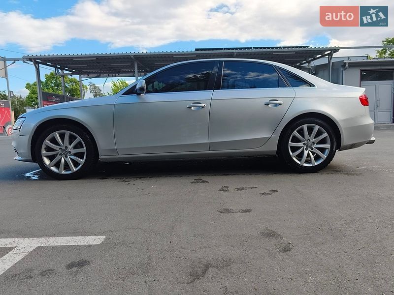 Седан Audi A4 2013 в Києві