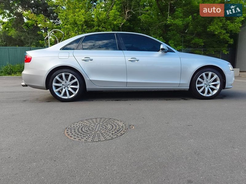 Седан Audi A4 2013 в Києві