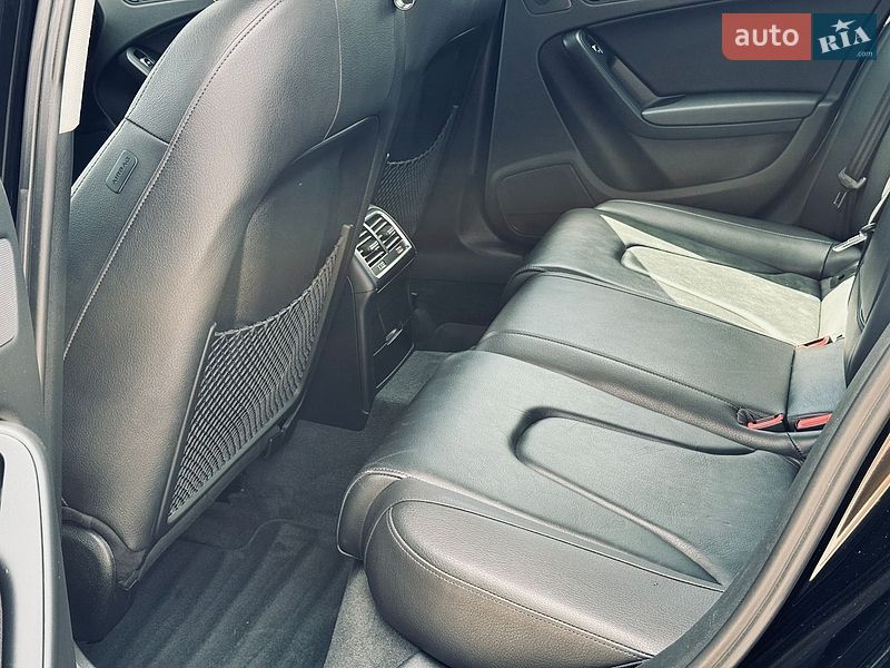 Седан Audi A4 2015 в Львові