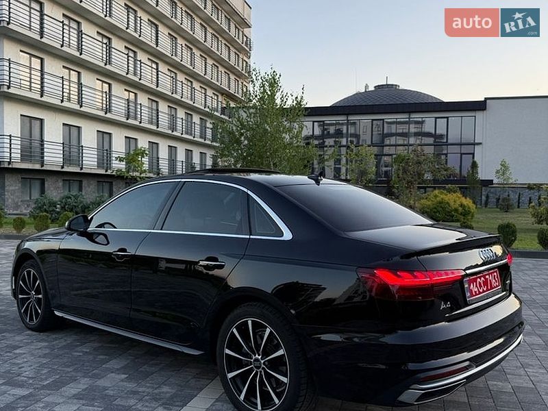 Седан Audi A4 2021 в Мукачевому