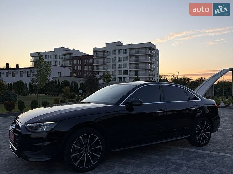 Седан Audi A4 2021 в Мукачевому