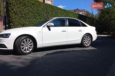 Седан Audi A4 2014 в Луцке