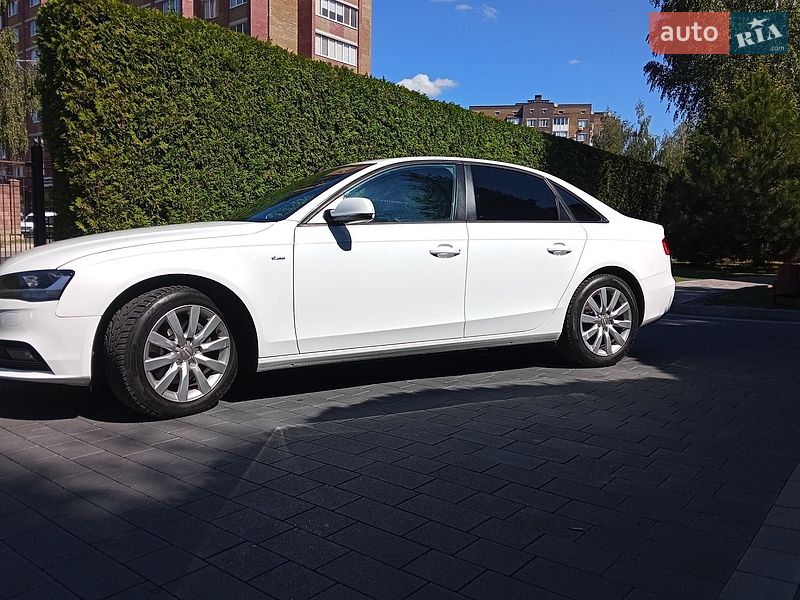 Седан Audi A4 2014 в Луцке