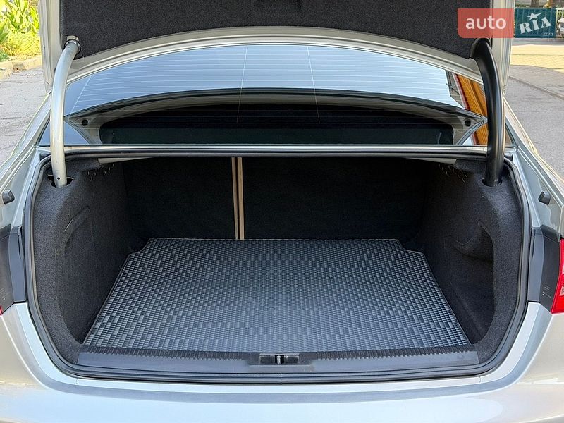 Седан Audi A4 2013 в Дніпрі