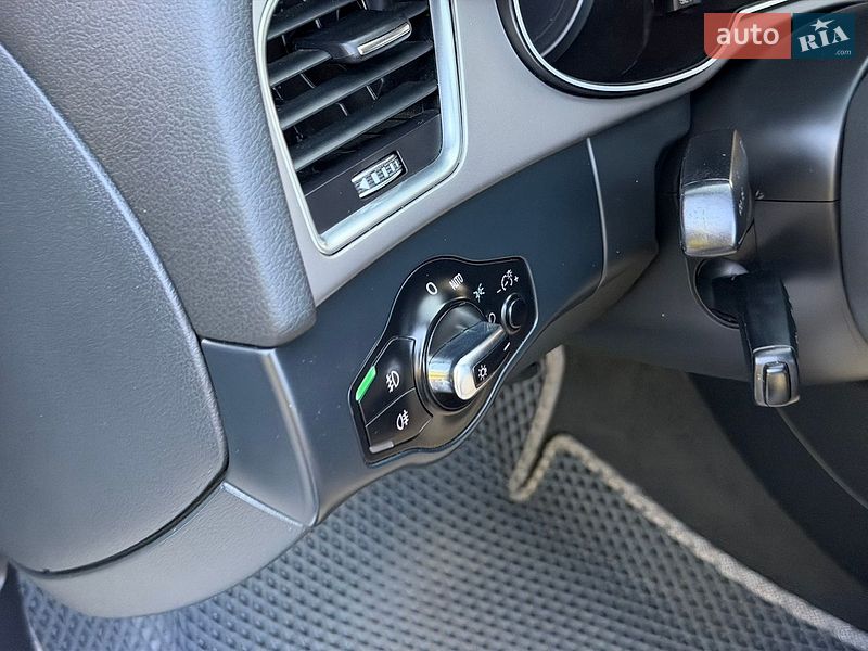 Седан Audi A4 2013 в Дніпрі