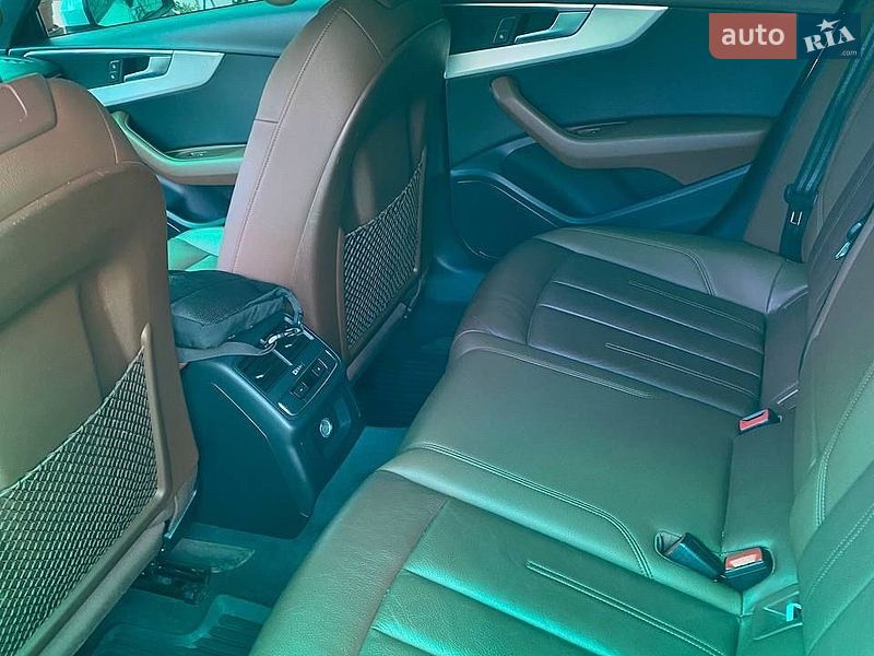 Седан Audi A4 2016 в Полтаві
