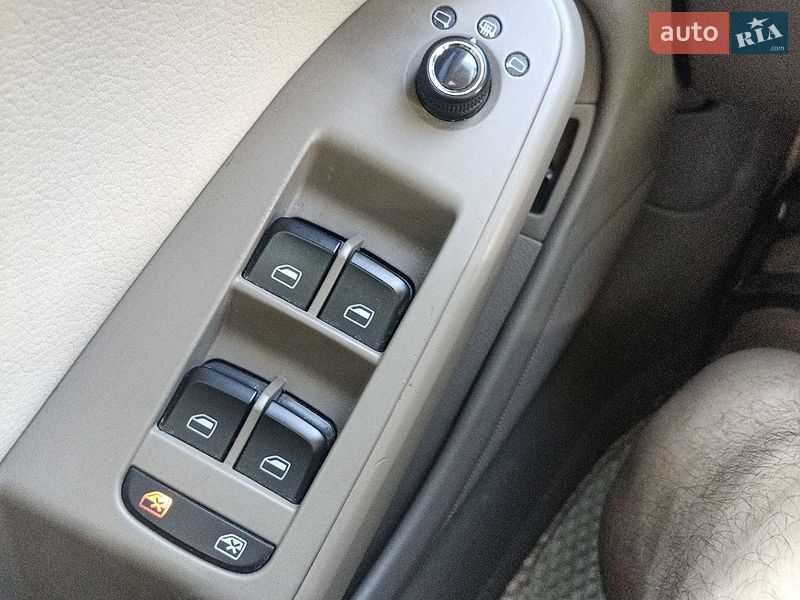 Седан Audi A4 2012 в Новій Водолагі