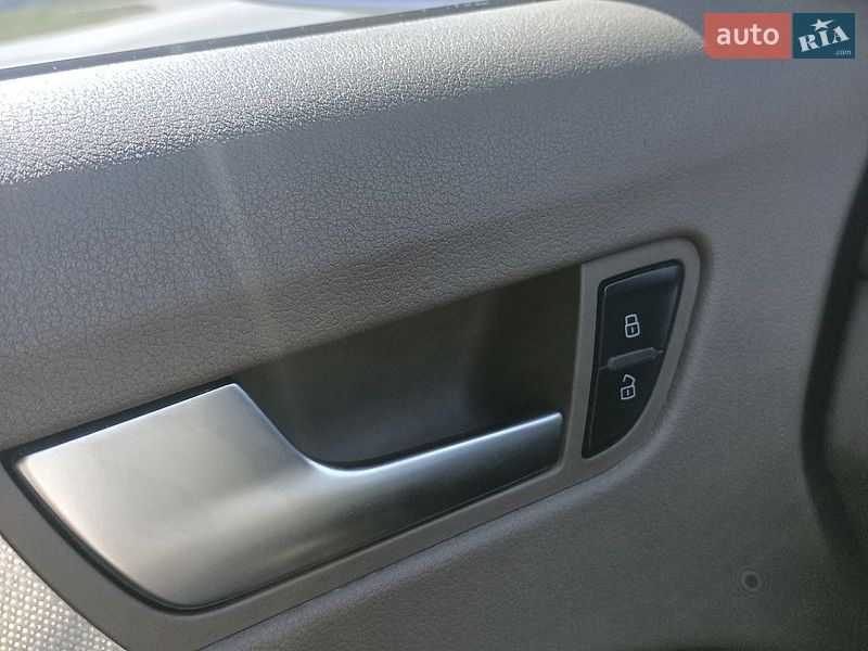 Седан Audi A4 2012 в Новій Водолагі