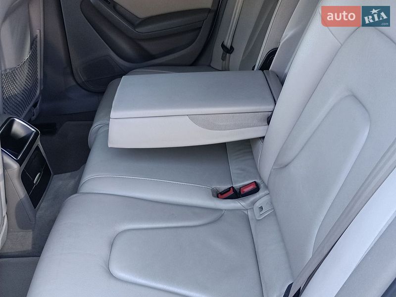 Седан Audi A4 2012 в Новій Водолагі