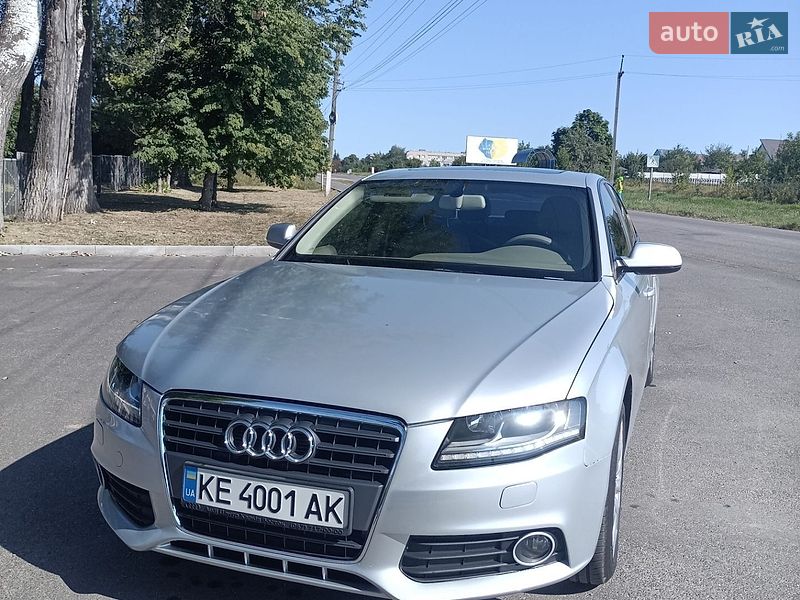 Седан Audi A4 2012 в Новій Водолагі
