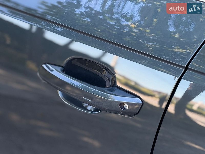 Седан Audi A4 2017 в Стрию