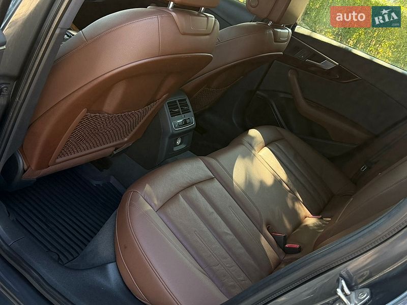 Седан Audi A4 2017 в Стрию