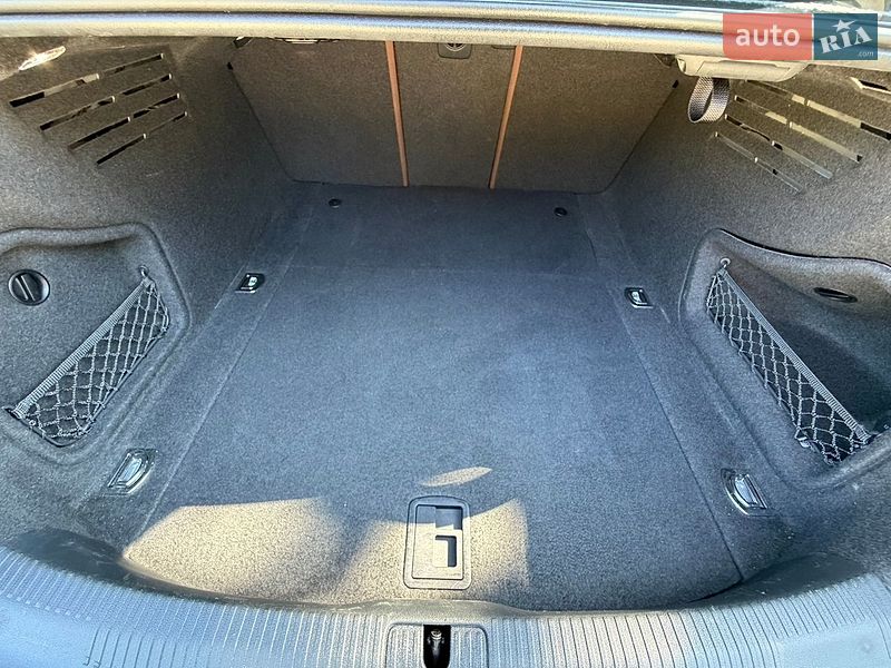 Седан Audi A4 2017 в Стрию
