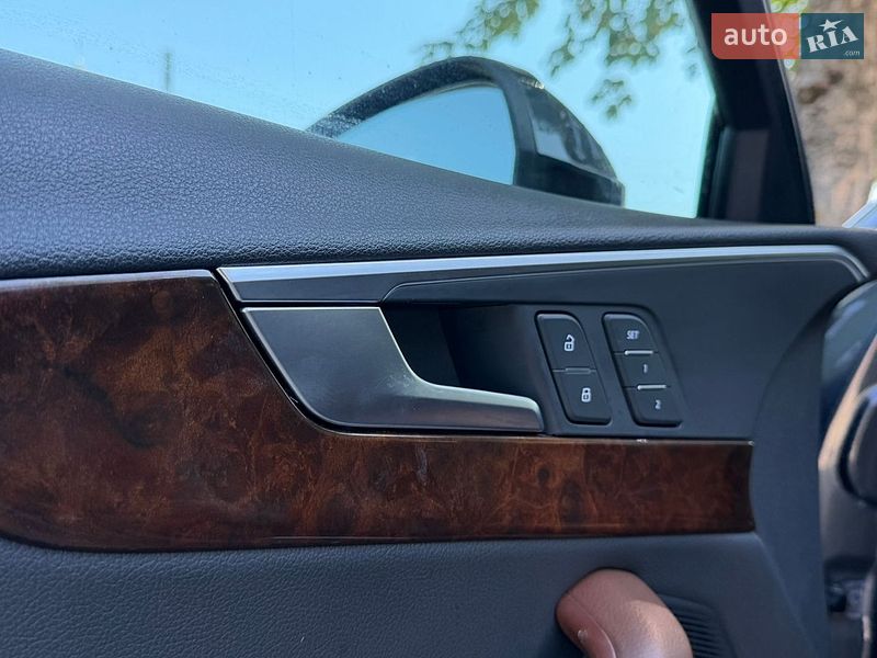 Седан Audi A4 2017 в Стрию