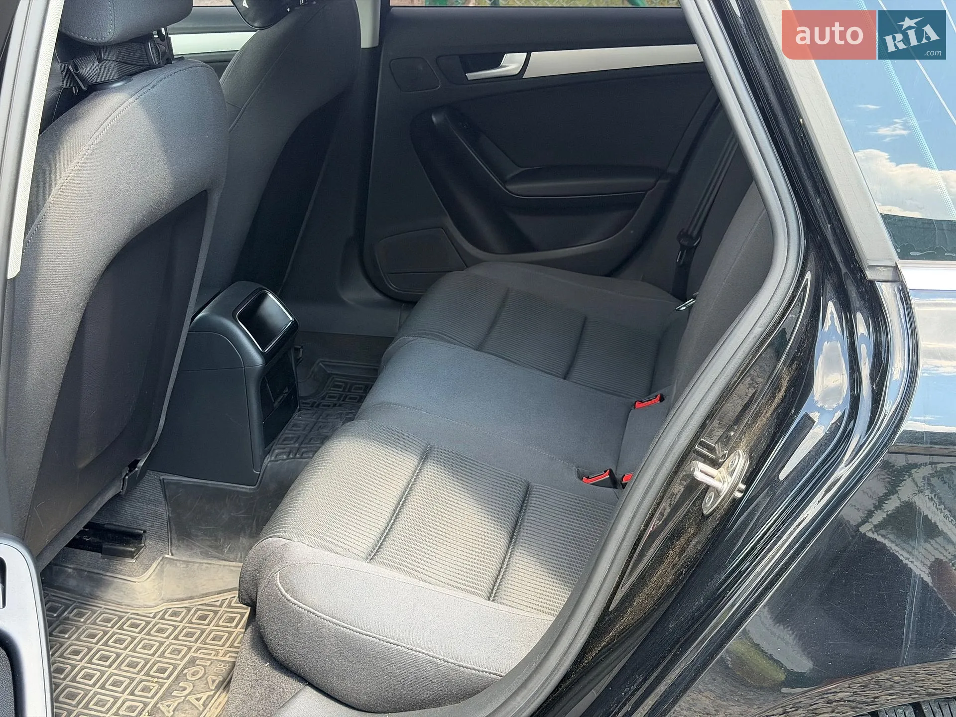 2010 Audi A4 - мініатюра 26