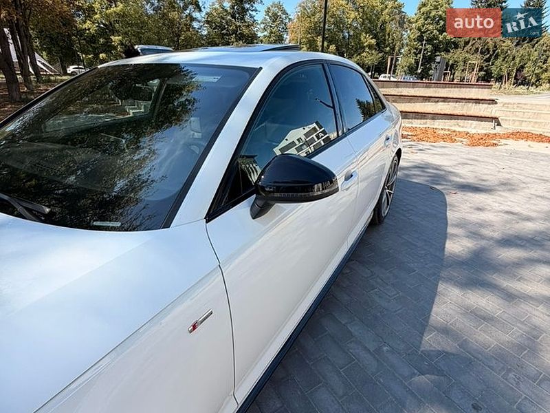 Седан Audi A4 2018 в Луцке