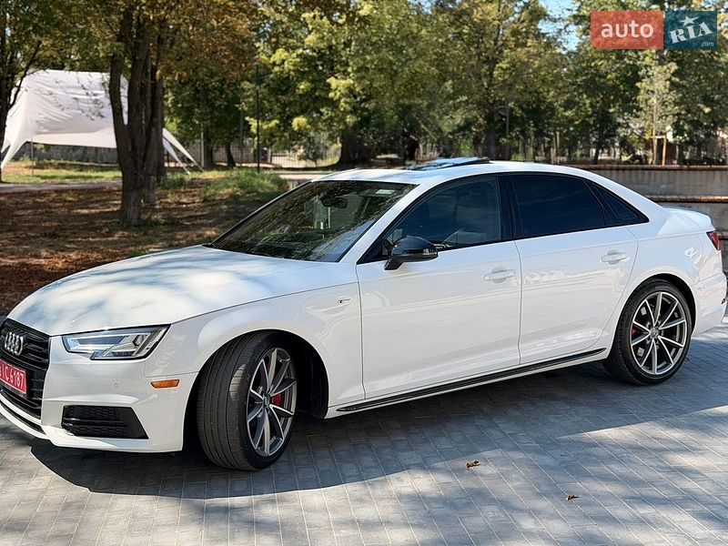 Седан Audi A4 2018 в Луцке