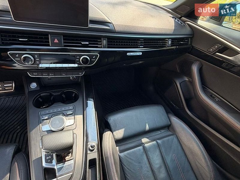 Седан Audi A4 2018 в Луцке