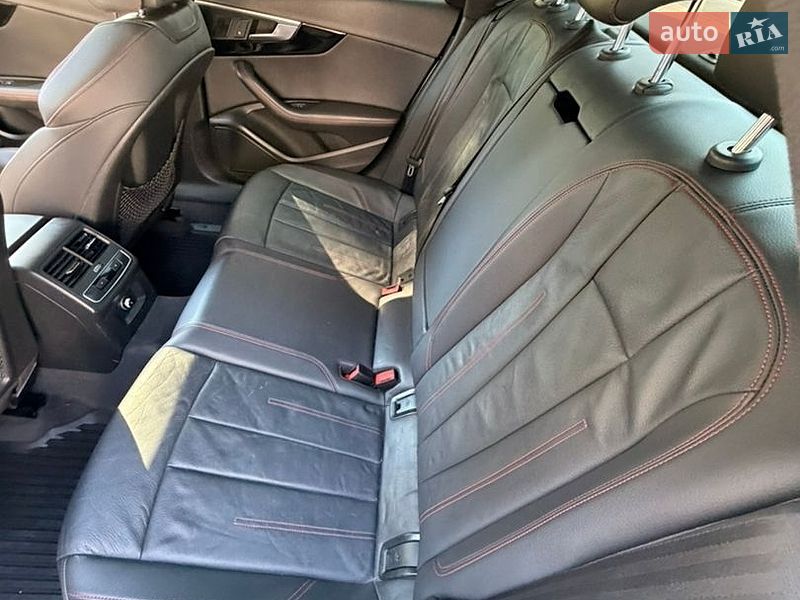 Седан Audi A4 2018 в Луцке