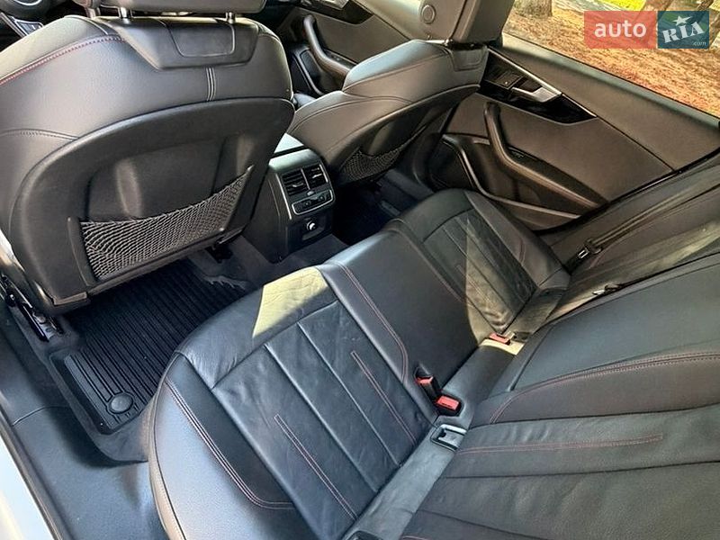 Седан Audi A4 2018 в Луцке