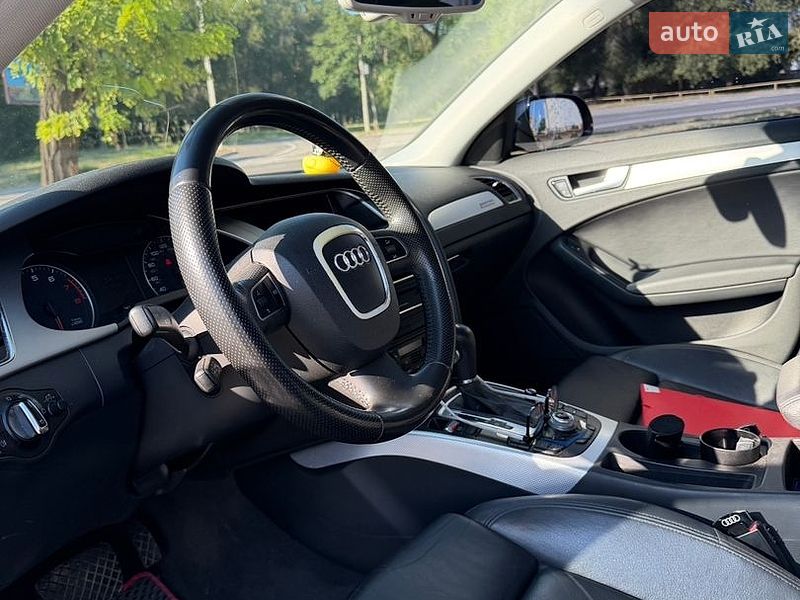 Седан Audi A4 2011 в Запоріжжі
