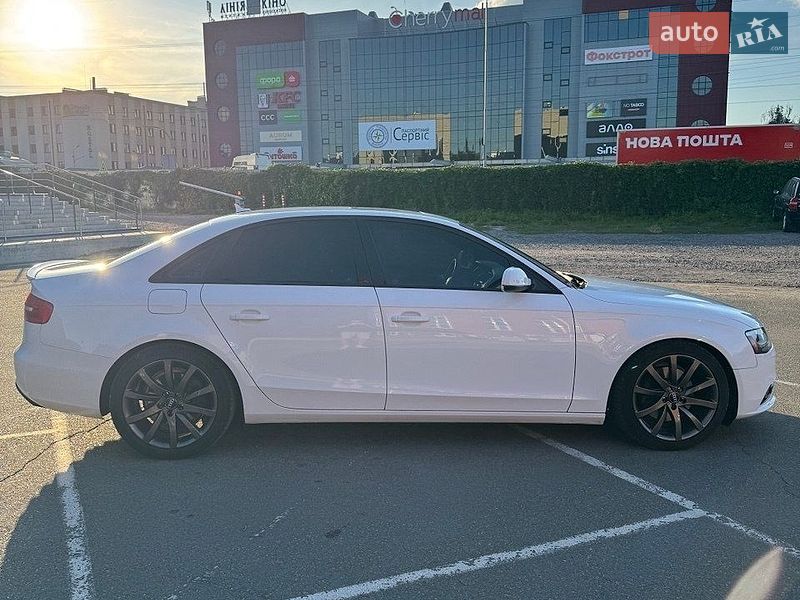 Седан Audi A4 2012 в Києві