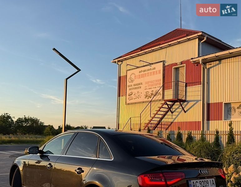 Седан Audi A4 2013 в Луцке