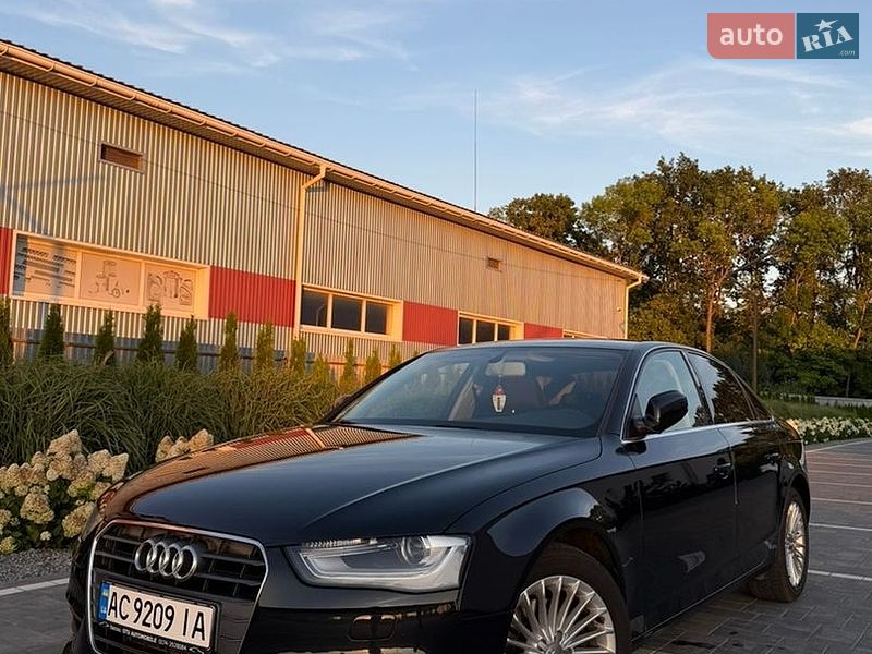 Седан Audi A4 2013 в Луцке